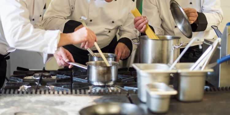 Aşçı Yardımcılarının Unvan Sorunu Çözüldü