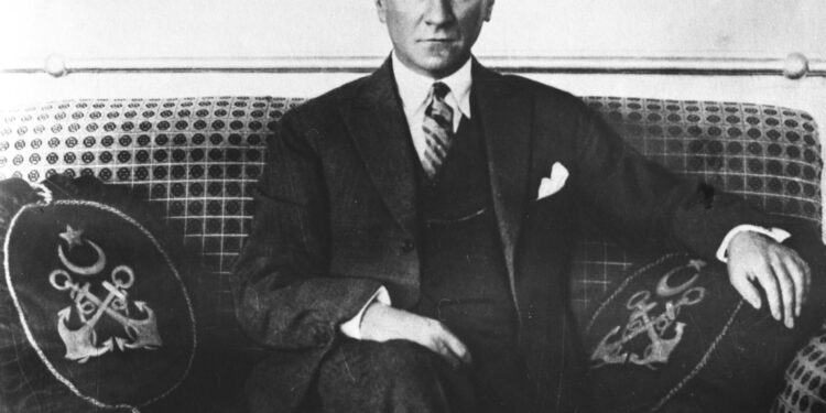 Atatürk Sevgisi Turnusol Kağıdıdır!