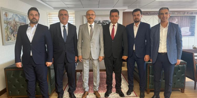 KAMU ÜNİVERSİTELERİ DAİRE BAŞKANLARI DERNEĞİ’NDEN GENEL BAŞKANIMIZA ANLAMLI ZİYARET