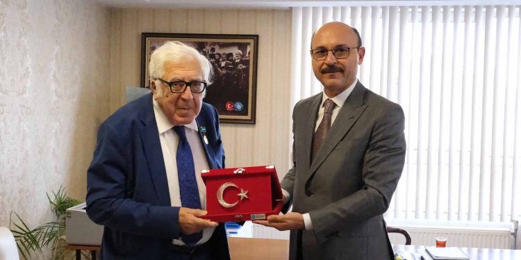 AZERBAYCAN YAZARLAR BİRLİĞİ BAŞKANI, TÜRK VE DÜNYA EDEBİYATININ YAŞAYAN BÜYÜK ÜSTADI ANAR RIZAYEV’DEN GENEL BAŞKANIMIZA ZİYARET