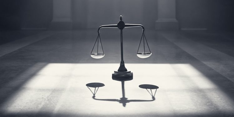 ÖĞRETMENE YÖNELİK HAKARET VE TEHDİDE MANEVİ TAZMİNAT KARARI